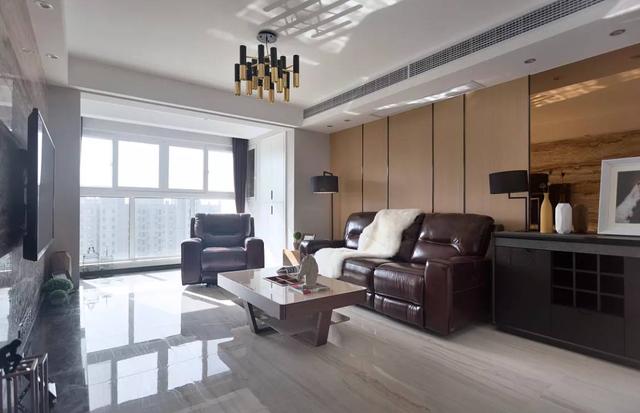 把不銹鋼條嵌到墻上，簡單點(diǎn)綴好高檔！