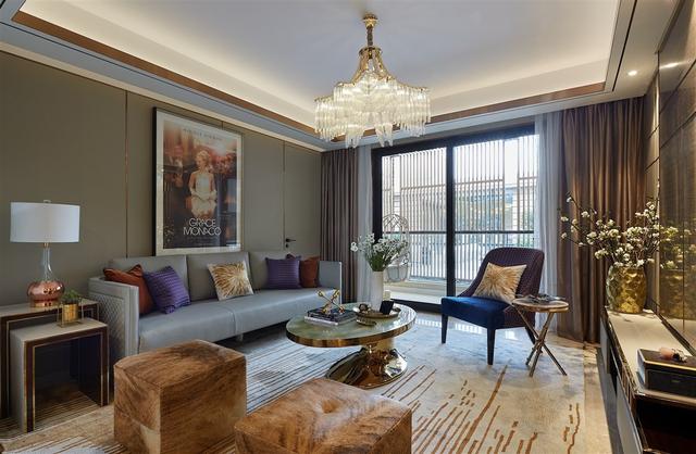 把不銹鋼條嵌到墻上，簡單點(diǎn)綴好高檔！