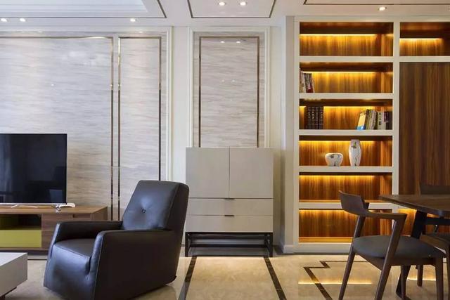 把不銹鋼條嵌到墻上，簡單點(diǎn)綴好高檔！