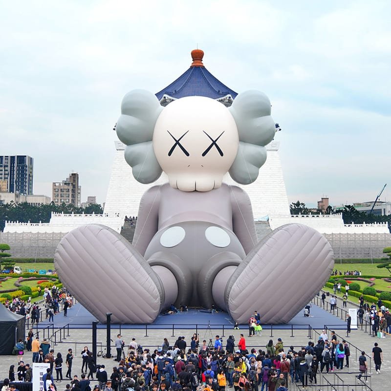 2019 年，Kaws 展示了他迄今為止在臺(tái)灣最高的雕塑。 ?Kaws，通過 Instagram